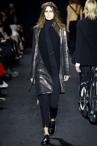 Look 15